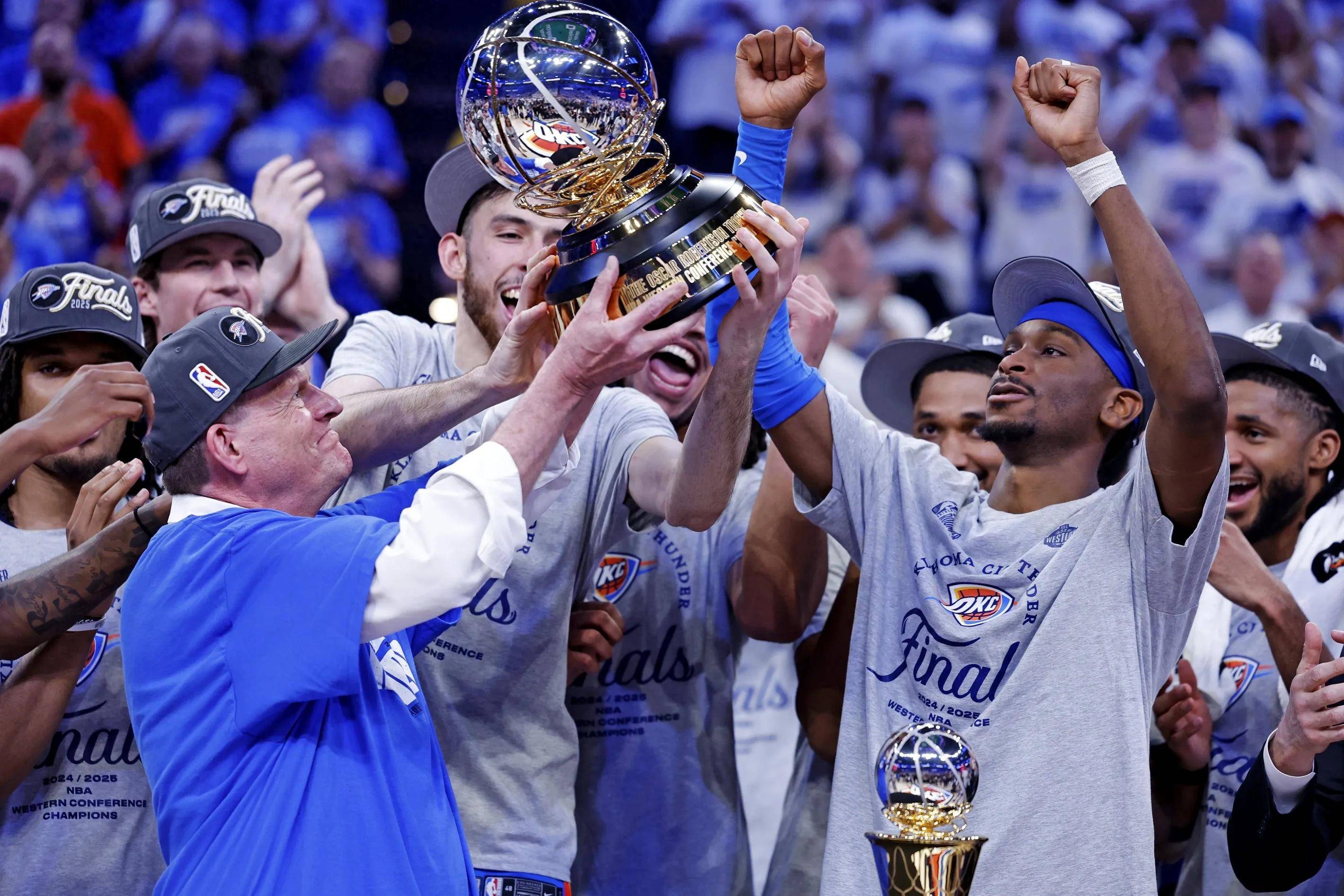 欧洲篮球盛事竞技激烈,各队争夺无情上演 欧洲篮球盛事竞技激烈,各队争夺无情上演