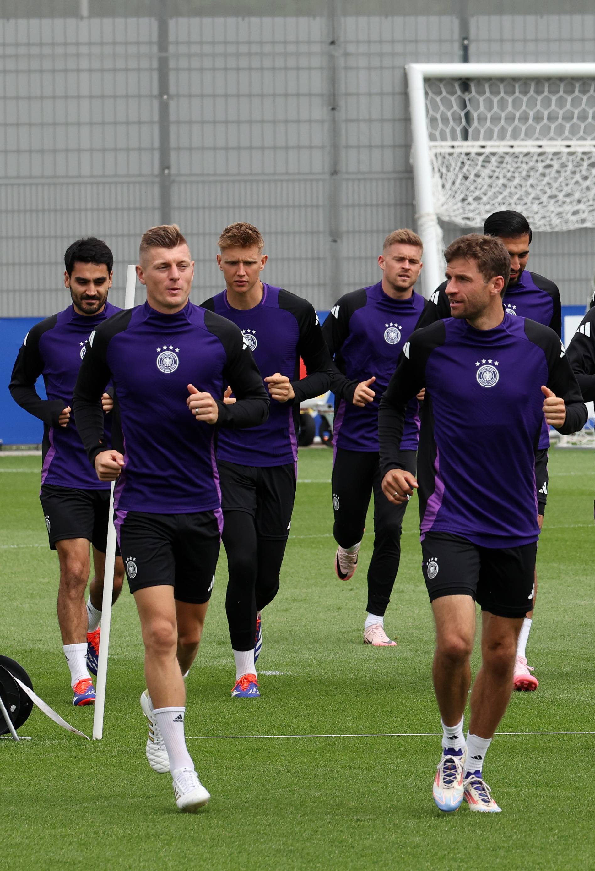 欧洲足球盛事选手展现过人实力 欧洲足球盛事选手展现过人实力