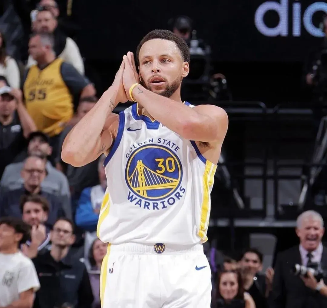 勇士主场不敌魔术,库里状态低迷 勇士主场不敌魔术,库里状态低迷