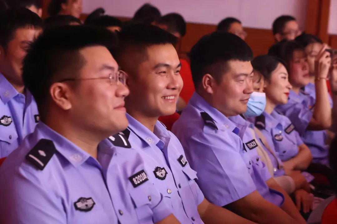 吉林队士气高昂,势不可挡地夺冠 吉林队士气高昂,势不可挡地夺冠