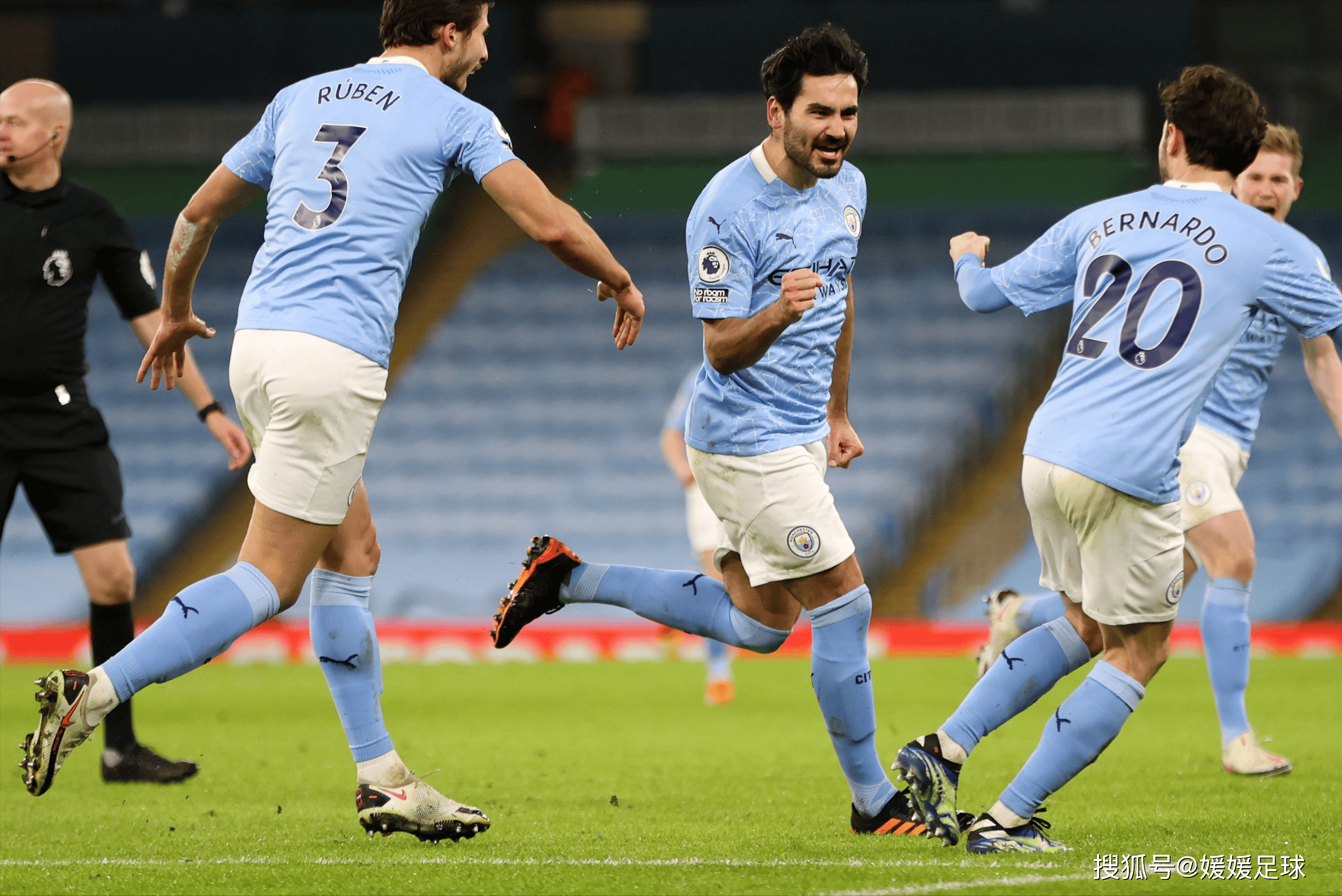 曼彻斯特城队在足球赛中夺得胜利晋级 曼彻斯特城队在足球赛中夺得胜利晋级