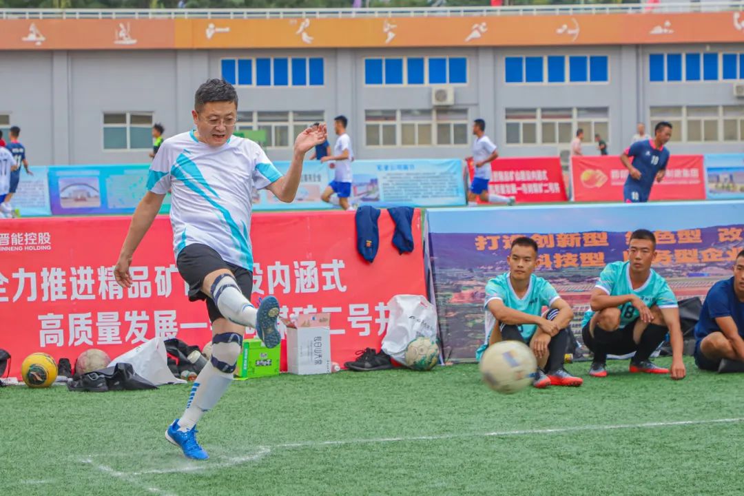 足球比赛中,一支队取得胜利 足球比赛中,一支队取得胜利