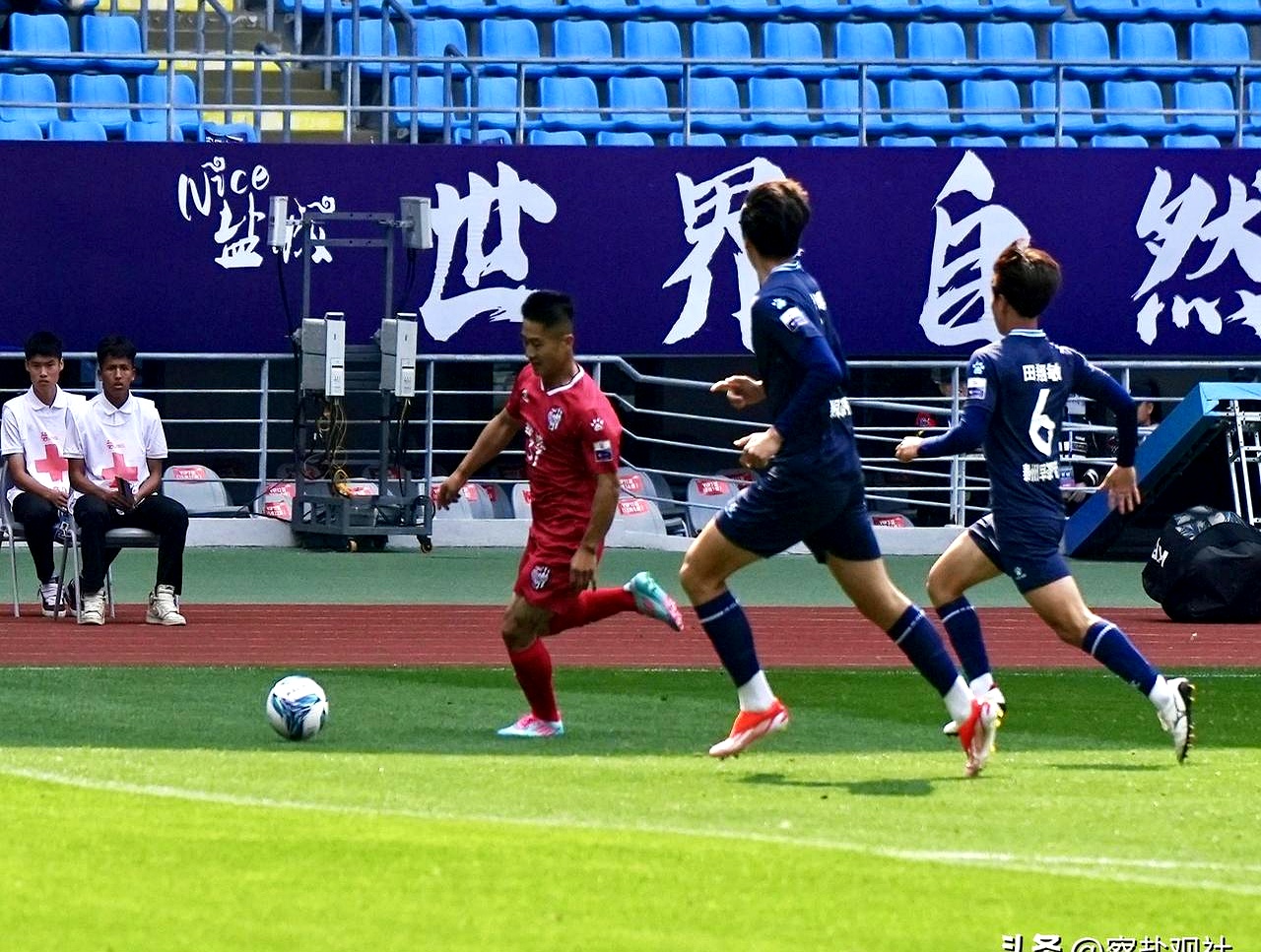 足球比赛中,一支队取得胜利 足球比赛中,一支队取得胜利