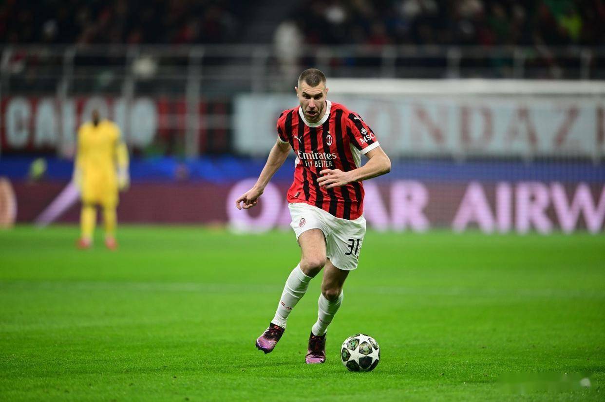 意甲新星独揽荣誉,斩获最佳球员与最佳进球奖项 意甲新星独揽荣誉,斩获最佳球员与最佳进球奖项