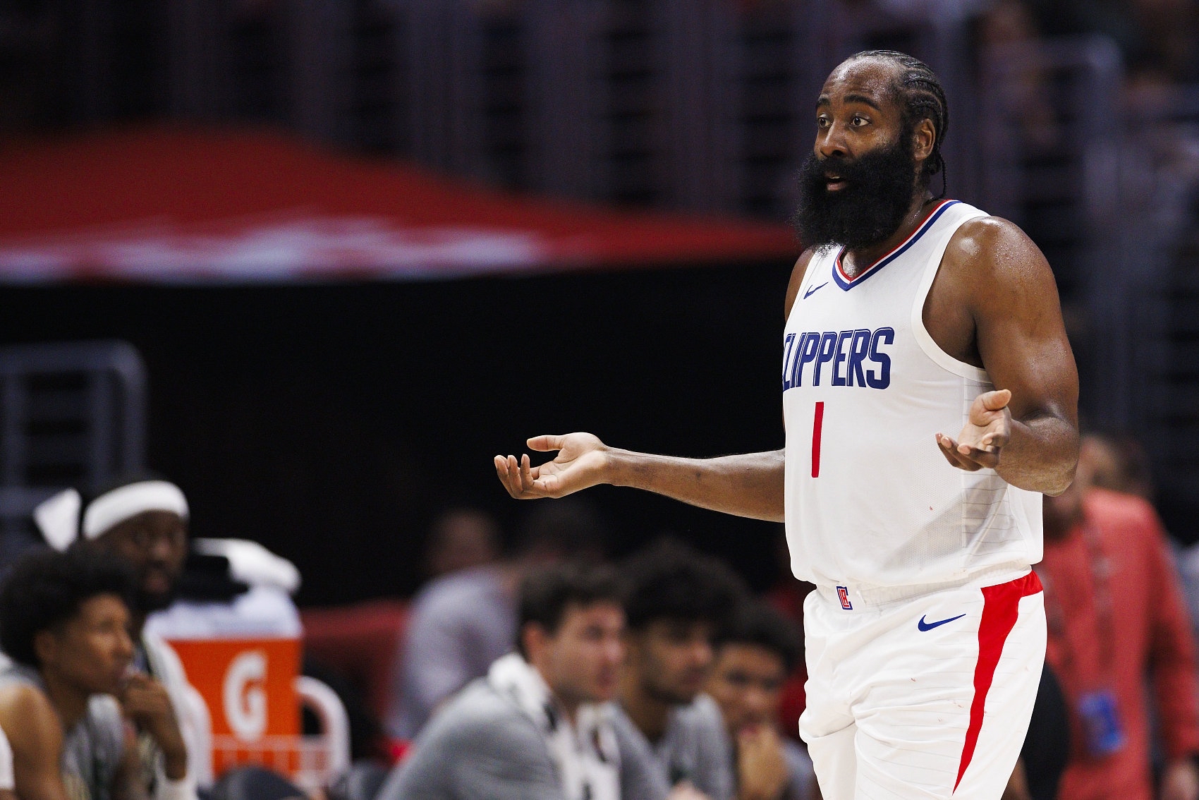 快船惜败开拓者,遭遇两连败 快船惜败开拓者,遭遇两连败