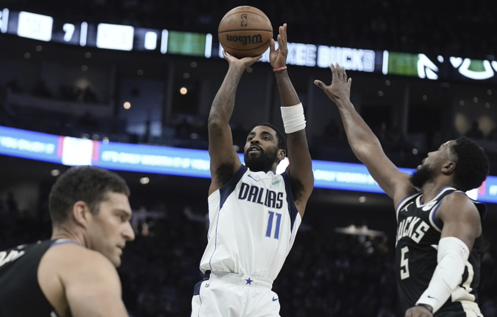 雄鹿擒下独行侠,全队五人上双获得四连胜 雄鹿擒下独行侠,全队五人上双获得四连胜