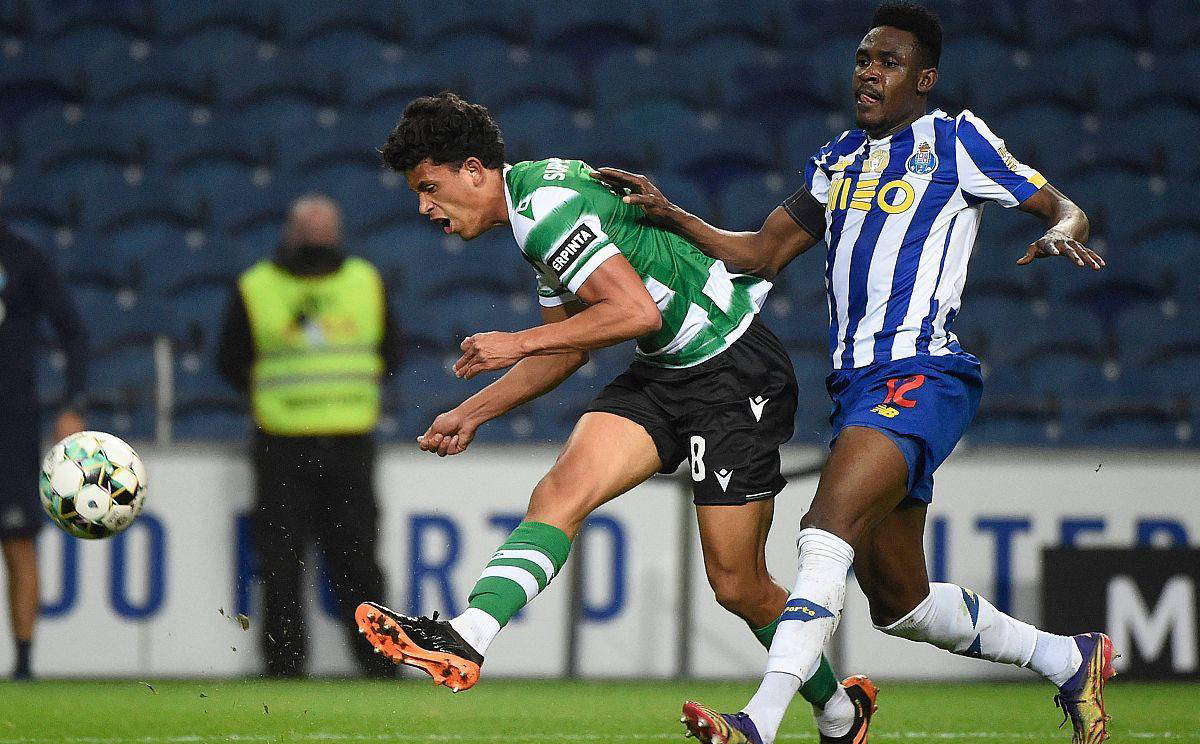 集聚马赛硬战,多次冲击对手球门 集聚马赛硬战,多次冲击对手球门