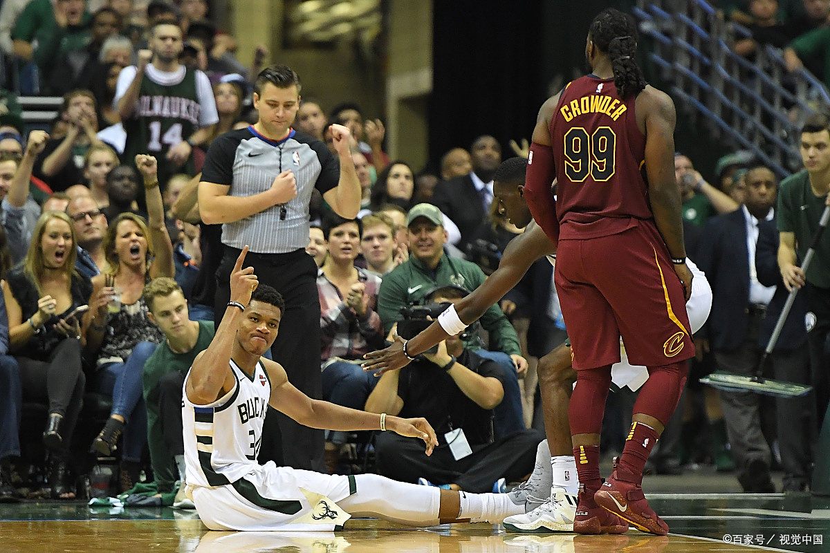 字母哥砍下绝杀,雄鹿险胜猛蜂 字母哥砍下绝杀,雄鹿险胜猛蜂