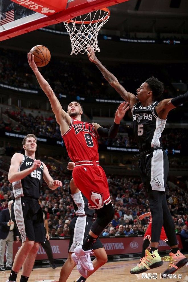 火箭客场负马刺,瓦伦丁斯砍下30分 火箭客场负马刺,瓦伦丁斯砍下30分