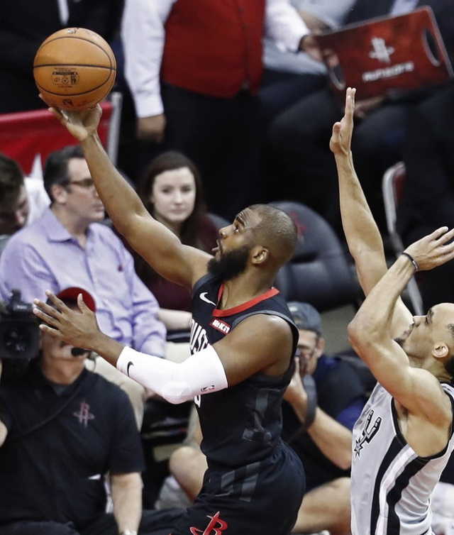 火箭客场负马刺,瓦伦丁斯砍下30分 火箭客场负马刺,瓦伦丁斯砍下30分