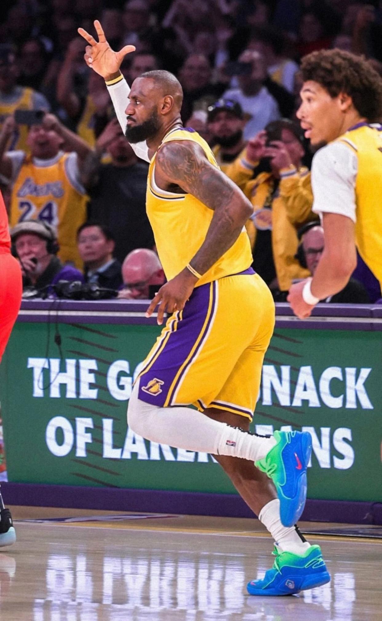 湖人力克开拓者,豪取七连胜 湖人力克开拓者,豪取七连胜