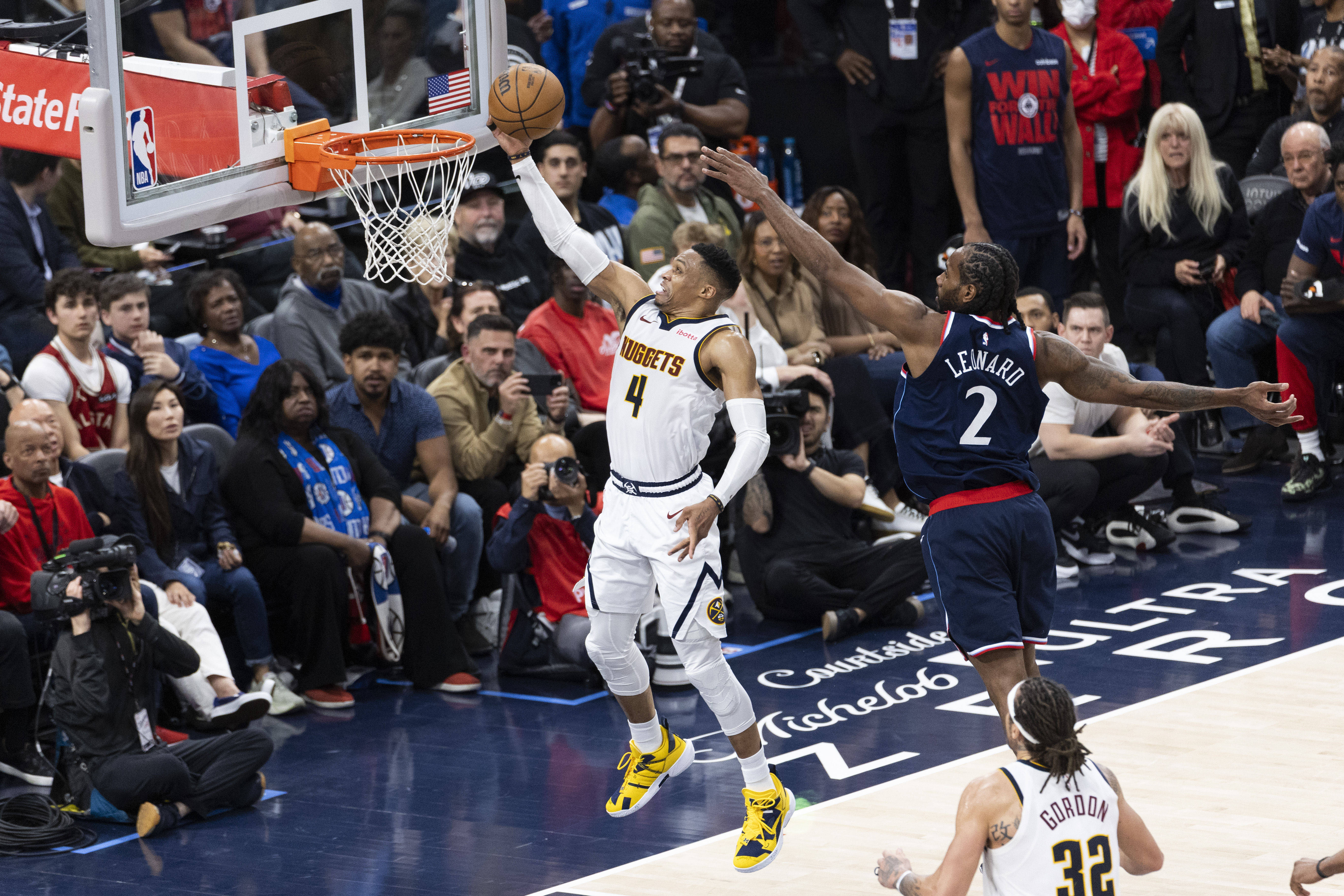 火箭击退掘金,维斯特布鲁克32分高光 火箭击退掘金,维斯特布鲁克32分高光