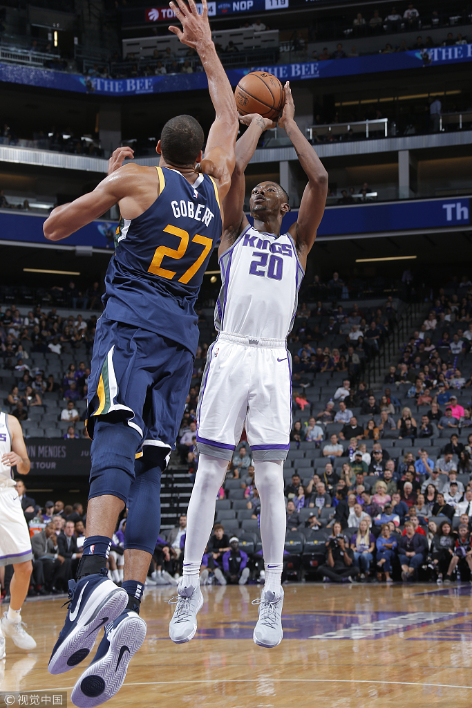 爵士大胜骑士,取得三连胜 爵士大胜骑士,取得三连胜