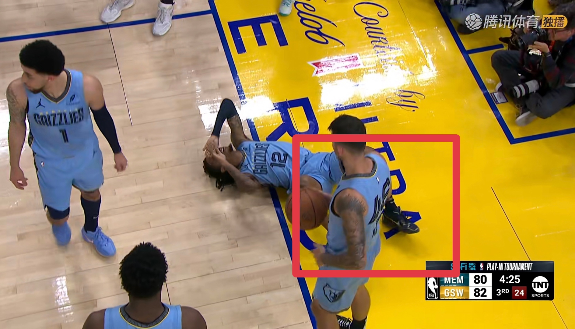 灰熊大胜老鹰,小利昂纳德表现出色 灰熊大胜老鹰,小利昂纳德表现出色