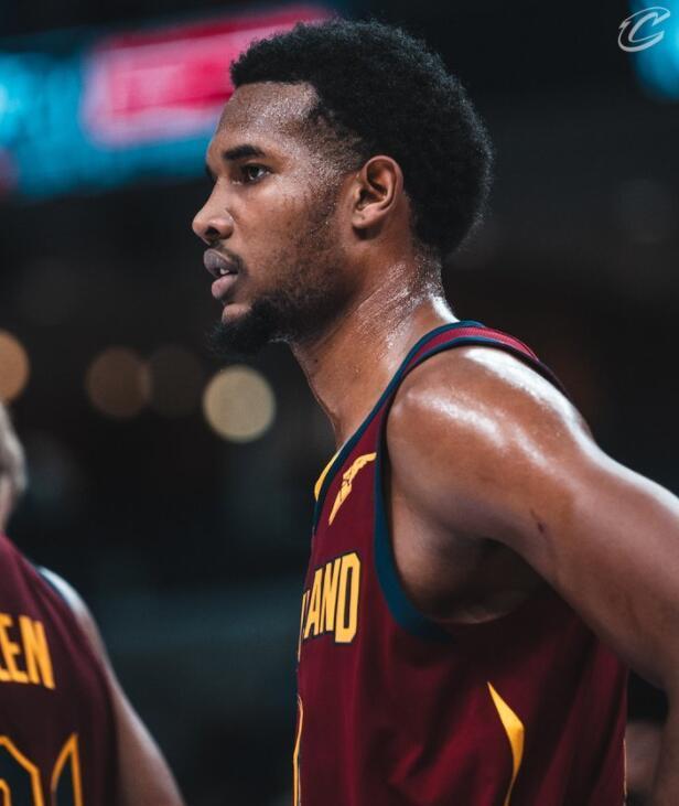 孟菲斯客场力克猛犸,取得五连胜 孟菲斯客场力克猛犸,取得五连胜