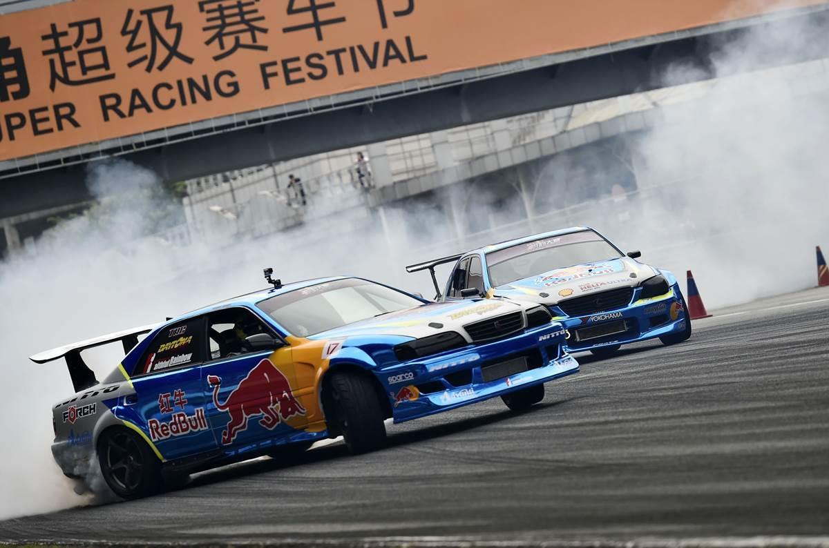 包含红牛车队险胜法拉利，阿隆索点燃赛场的词条